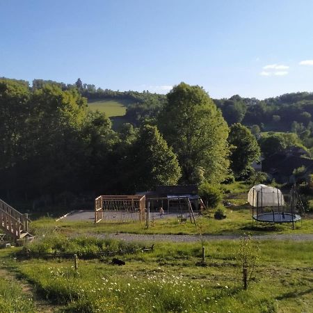 Carazen , Caravane Chauffee Saint-Sylvain-Bellegarde Dış mekan fotoğraf