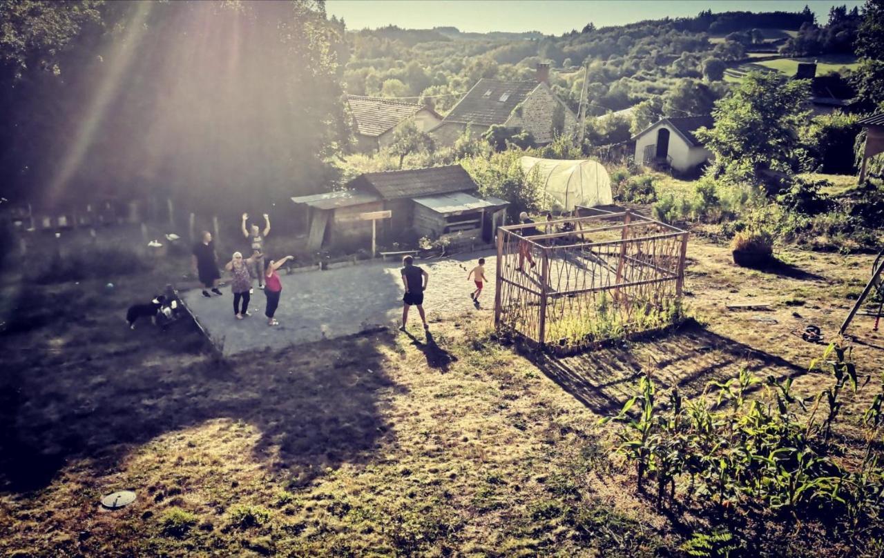 Carazen , Caravane Chauffee Saint-Sylvain-Bellegarde Dış mekan fotoğraf